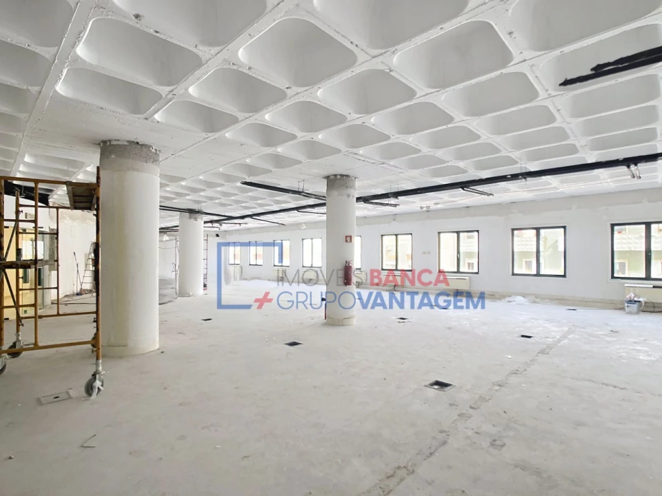 Escritório para Arrendamento em São Domingos de Benfica Foto 8