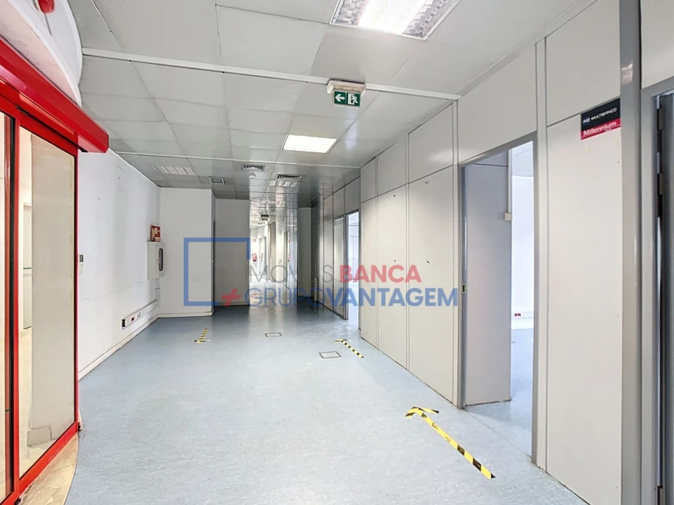 Escritório para Arrendamento em São Domingos de Benfica Foto 13