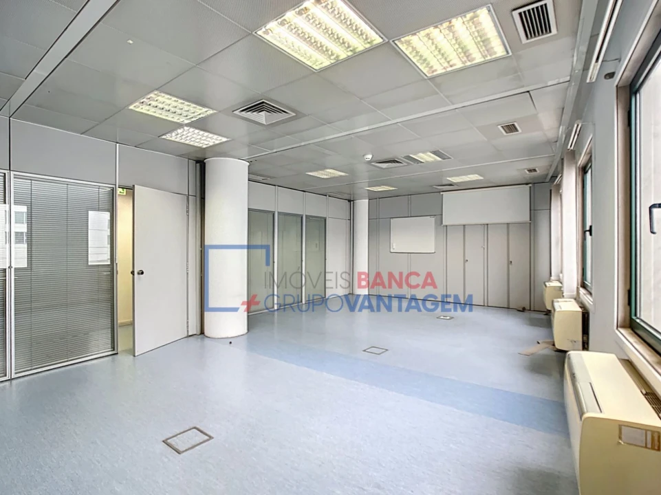 Escritório para Arrendamento em São Domingos de Benfica Foto 15