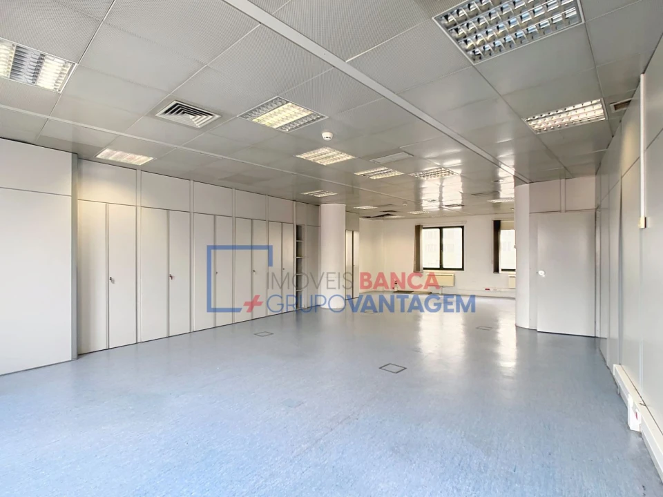 Escritório para Arrendamento em São Domingos de Benfica Foto 25