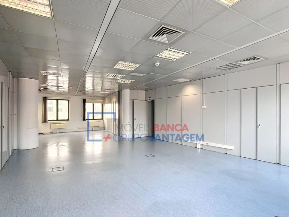 Escritório para Arrendamento em São Domingos de Benfica Foto 26