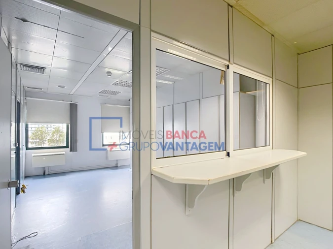 Escritório para Arrendamento em São Domingos de Benfica Foto 11