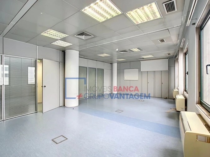 Escritório para Arrendamento em São Domingos de Benfica Foto 15