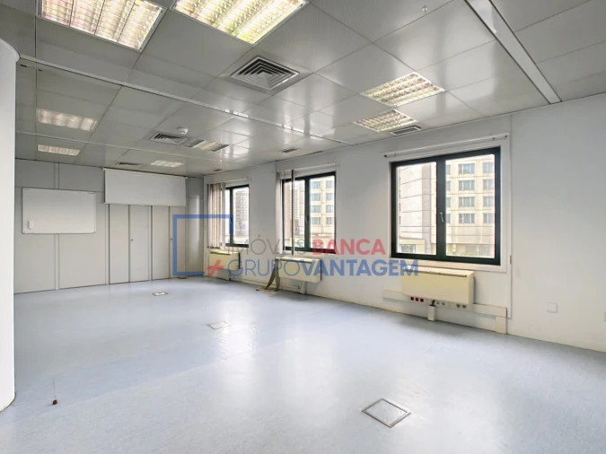 Escritório para Arrendamento em São Domingos de Benfica Foto 20