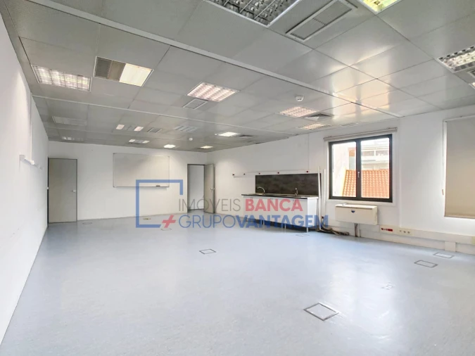 Escritório para Arrendamento em São Domingos de Benfica Foto 24