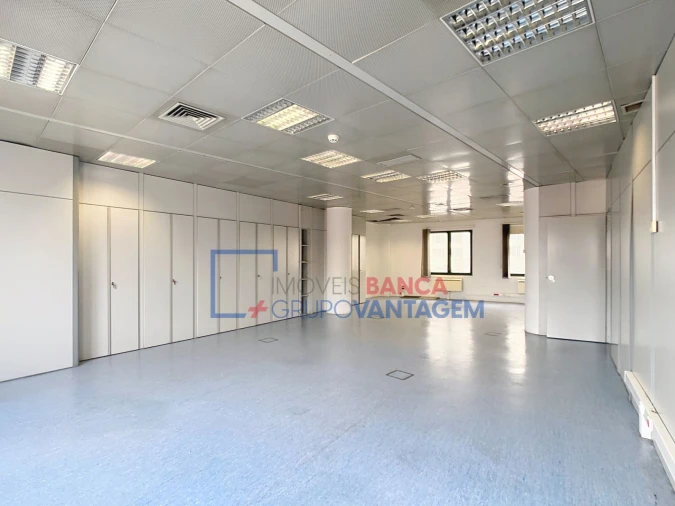 Escritório para Arrendamento em São Domingos de Benfica Foto 25