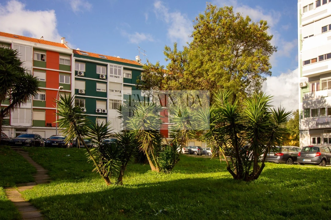 Apartamento T2 para Venda em Benfica Foto 2