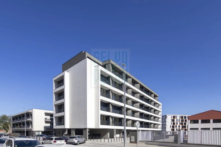 Apartamento T1 para Arrendamento em Paranhos Foto 1