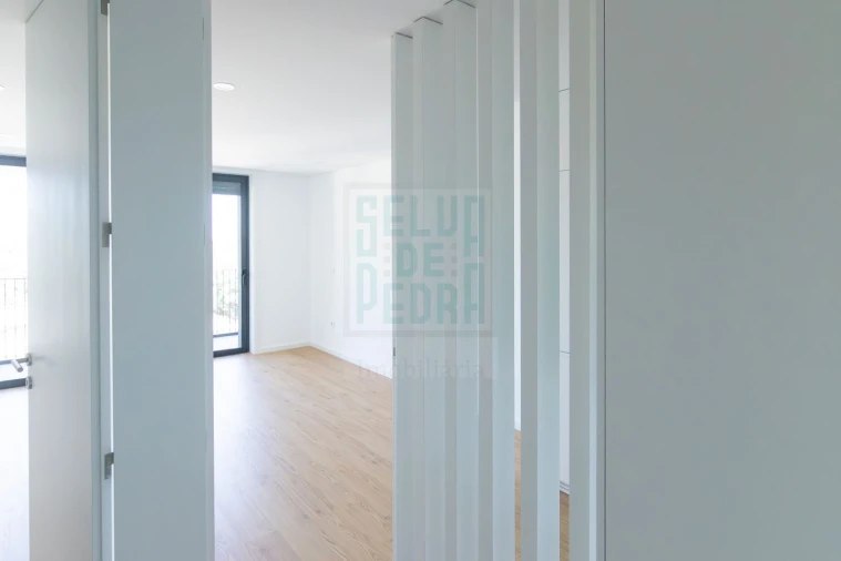 Apartamento T1 para Arrendamento em Paranhos Foto 3