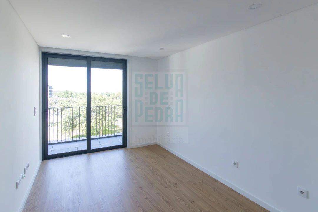 Apartamento T1 para Arrendamento em Paranhos Foto 8