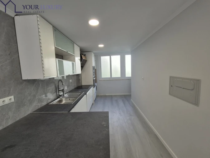 Apartamento T2 para Venda em Benfica Foto 3