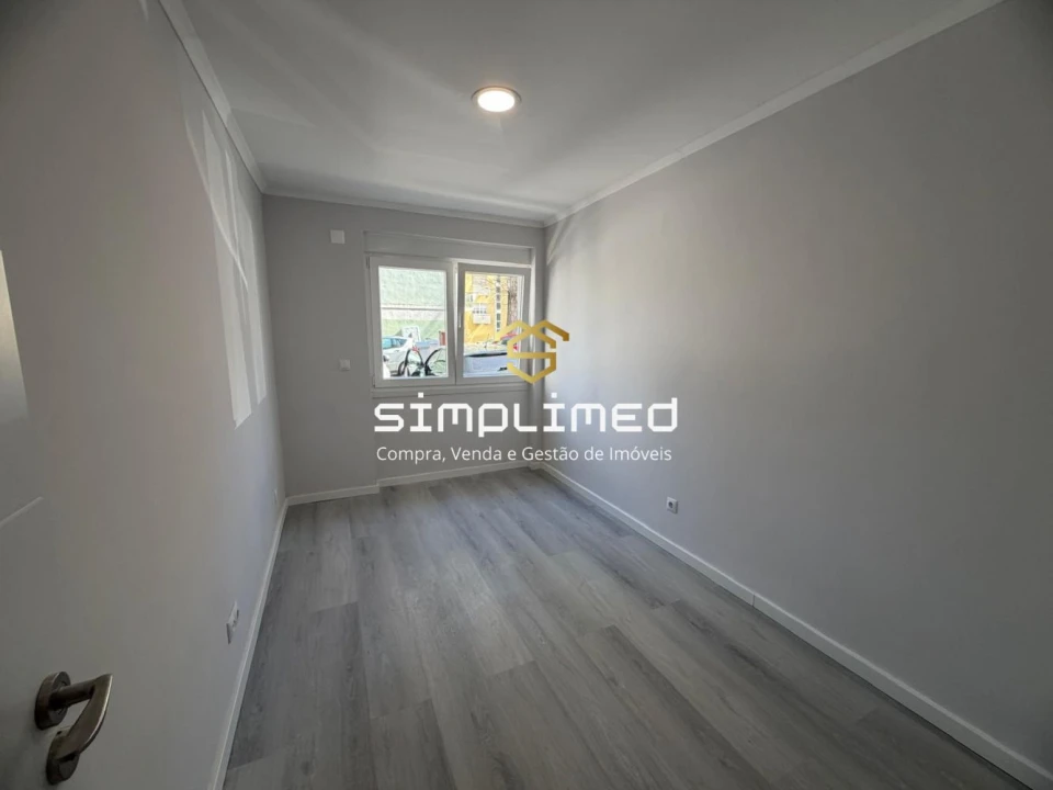 Apartamento T2 para Venda em Benfica Foto 8