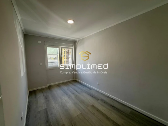 Apartamento T2 para Venda em Benfica Foto 11