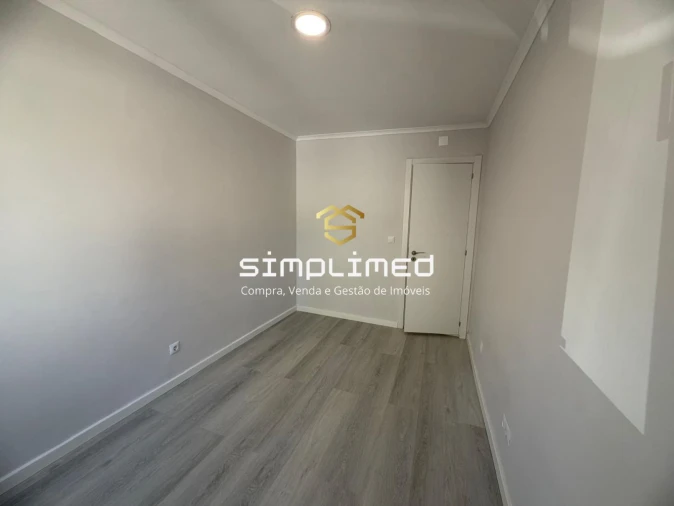 Apartamento T2 para Venda em Benfica Foto 6