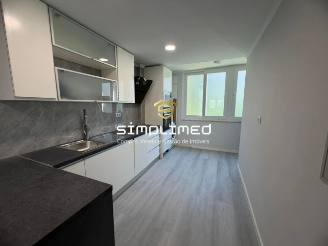 Apartamento T2 para Venda em Benfica Foto 5