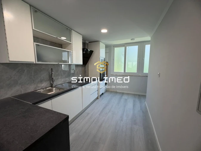 Apartamento T2 para Venda em Benfica Foto 4