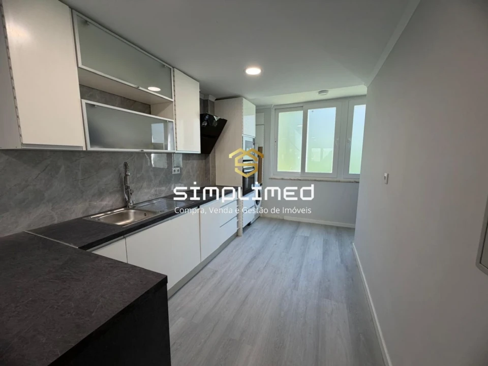 Apartamento T2 para Venda em Benfica Foto 5