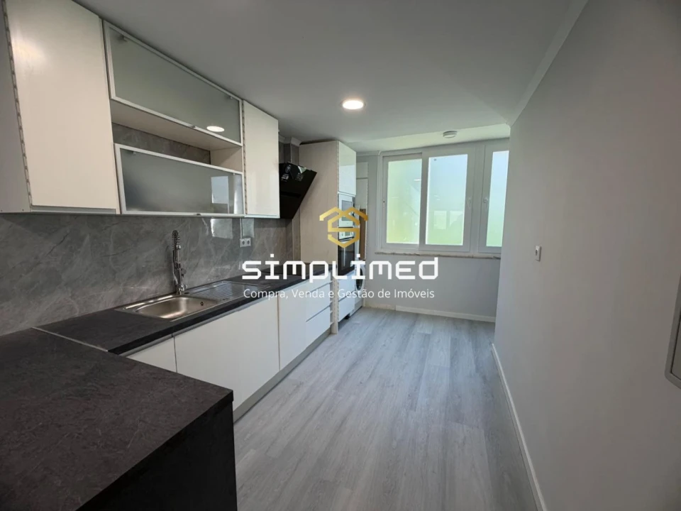 Apartamento T2 para Venda em Benfica Foto 4