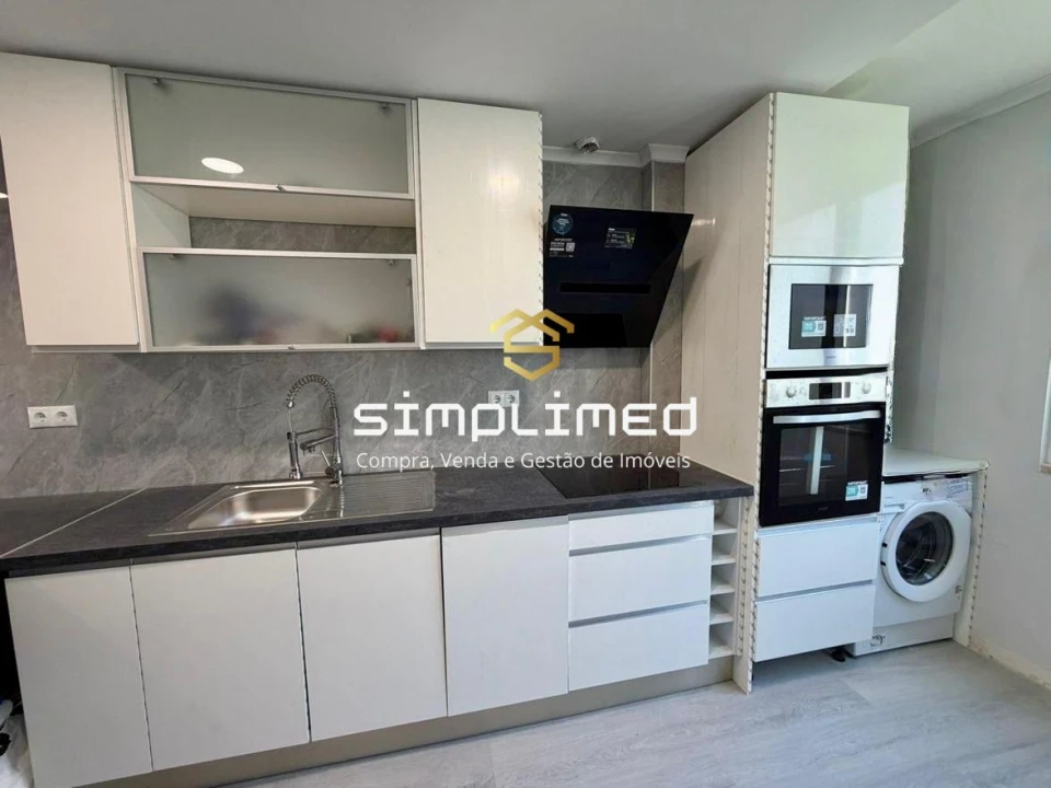 Apartamento T2 para Venda em Benfica Foto 2