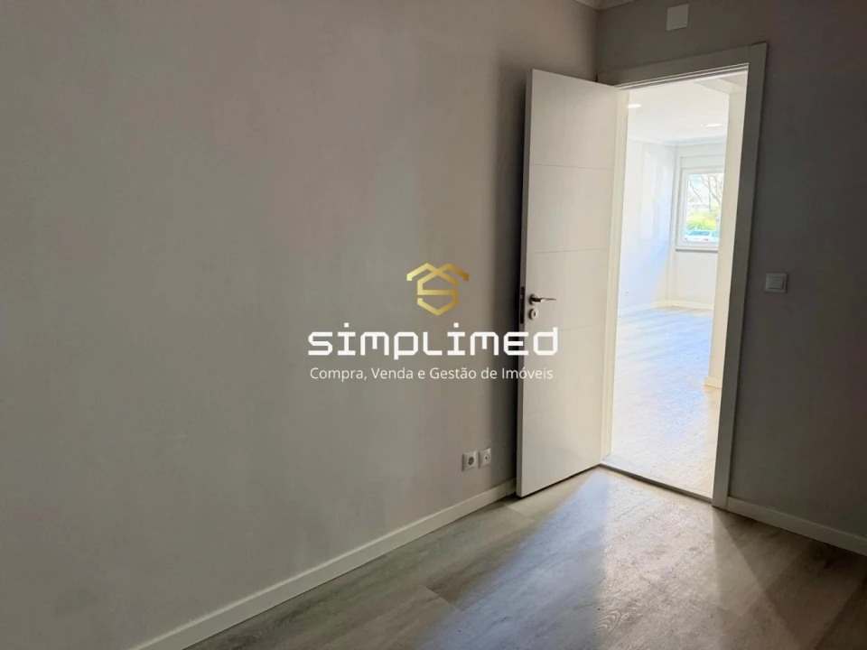 Apartamento T2 para Venda em Benfica Foto 17