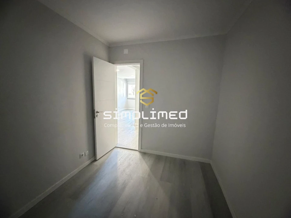 Apartamento T2 para Venda em Benfica Foto 9