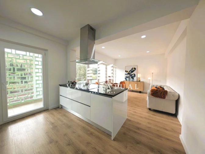 Apartamento T3 para Venda em Benfica Foto 1