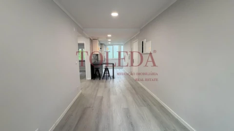 Apartamento T2 para Venda em Benfica