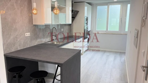 Apartamento T2 para Venda em Benfica