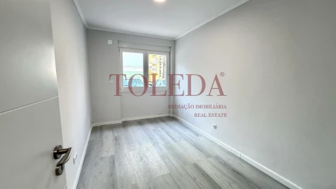 Apartamento T2 para Venda em Benfica