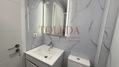 Apartamento T2 para Venda em Benfica