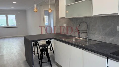 Apartamento T2 para Venda em Benfica