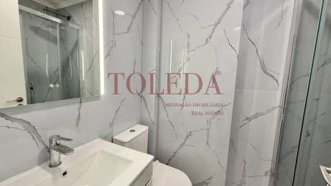 Apartamento T2 para Venda em Benfica