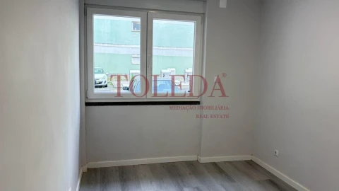 Apartamento T2 para Venda em Benfica