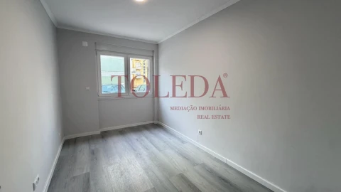 Apartamento T2 para Venda em Benfica