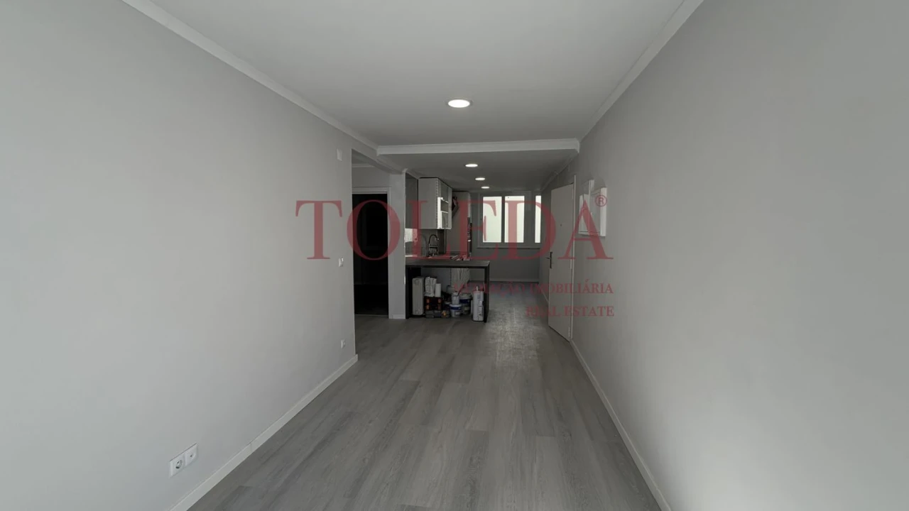 Apartamento T2 para Venda em Benfica Foto 14