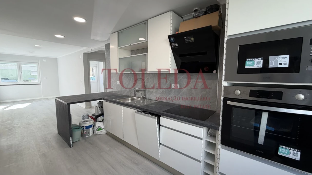 Apartamento T2 para Venda em Benfica Foto 5