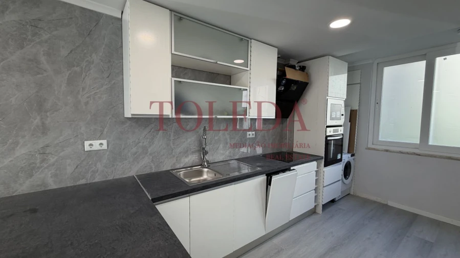Apartamento T2 para Venda em Benfica Foto 1