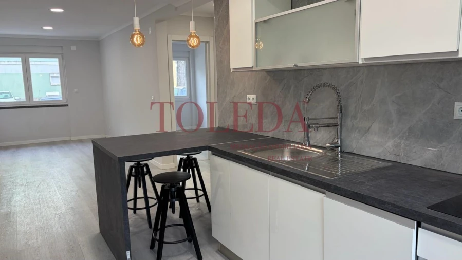 Apartamento T2 para Venda em Benfica Foto 8