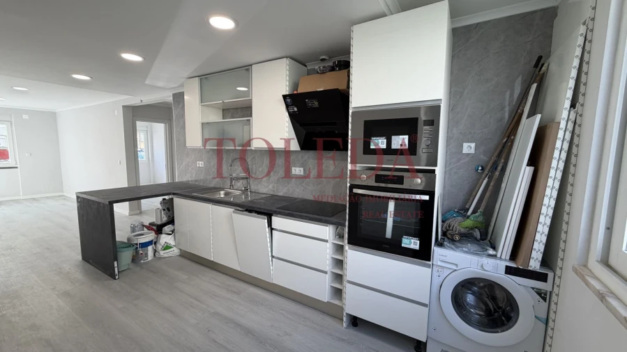 Apartamento T2 para Venda em Benfica Foto 3