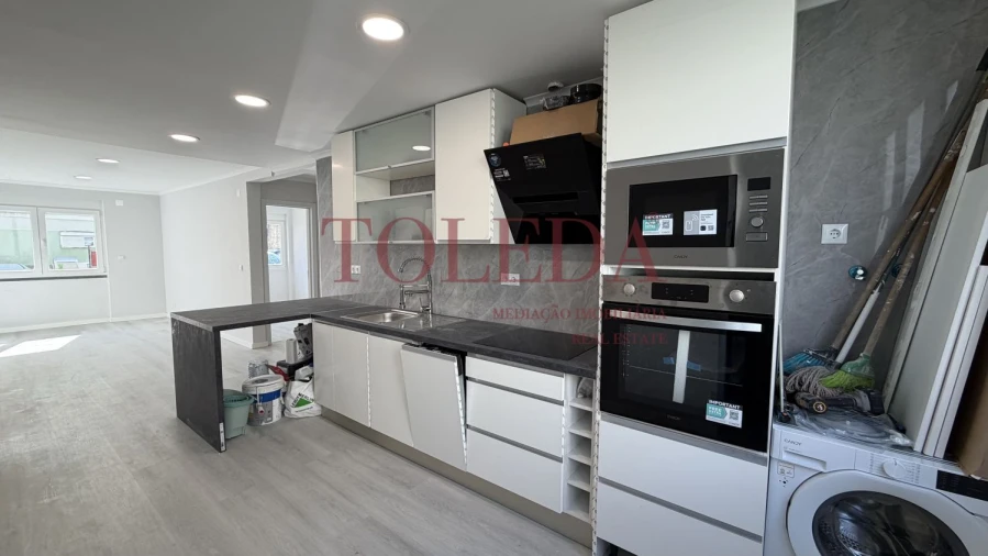 Apartamento T2 para Venda em Benfica Foto 4