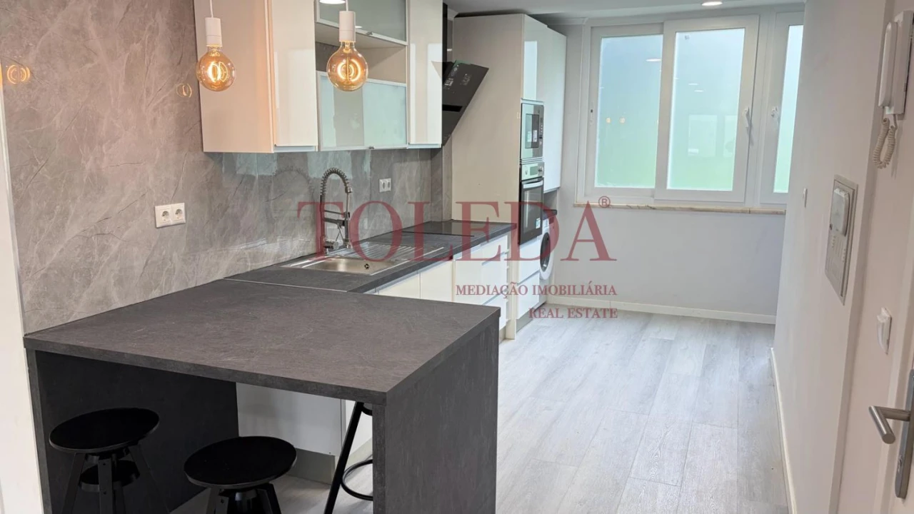 Apartamento T2 para Venda em Benfica Foto 14