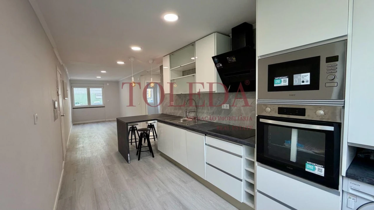 Apartamento T2 para Venda em Benfica Foto 5
