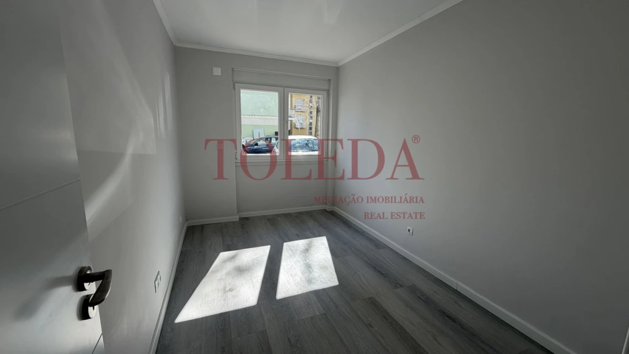 Apartamento T2 para Venda em Benfica Foto 8