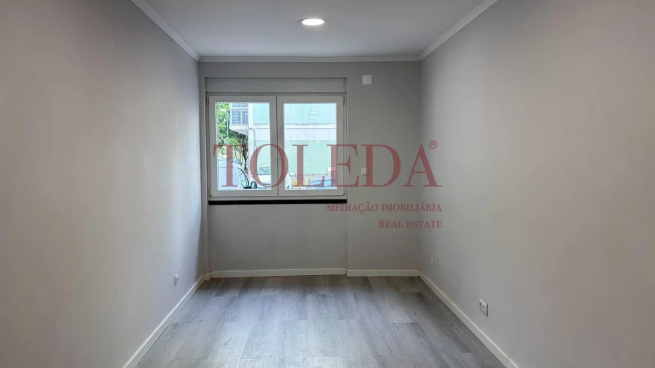 Apartamento T2 para Venda em Benfica Foto 9