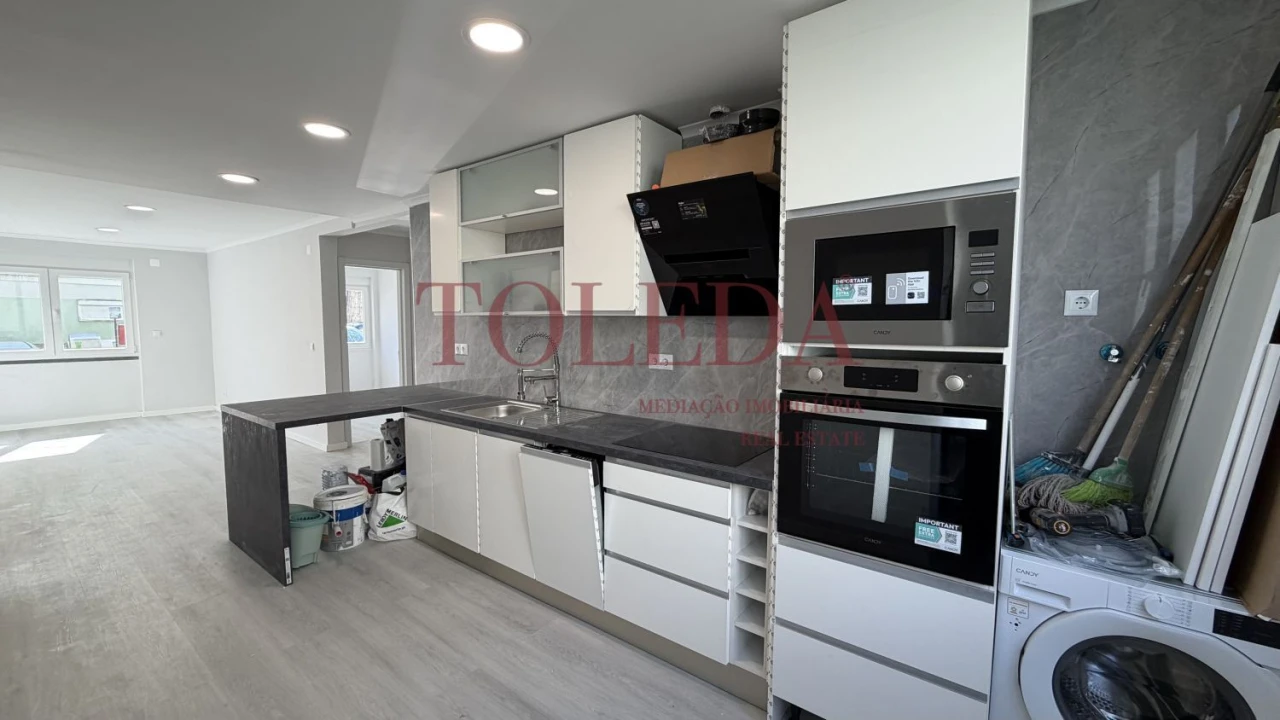 Apartamento T2 para Venda em Benfica Foto 4