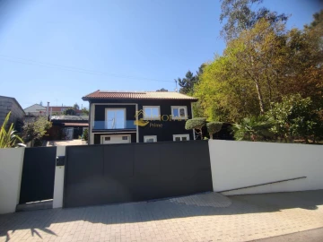 Moradia T4 para Venda em Arões (Santa Cristina)