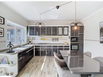 Moradia T4 para Venda em Arões (Santa Cristina)