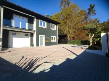 Moradia T4 para Venda em Arões (Santa Cristina)