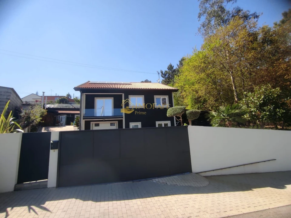 Moradia T4 para Venda em Arões (Santa Cristina) Foto 2