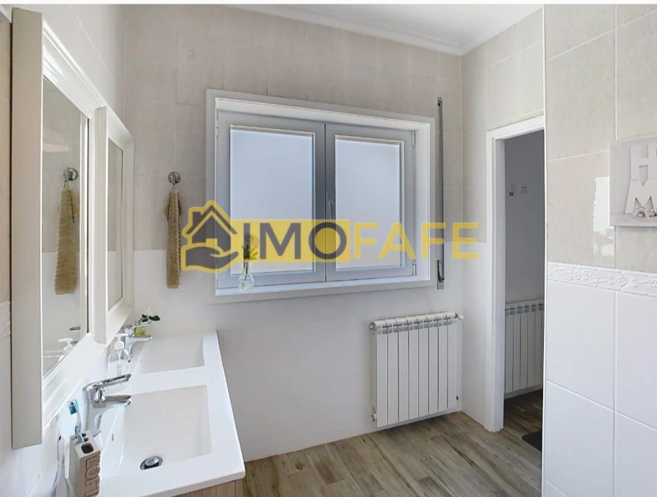 Moradia T4 para Venda em Arões (Santa Cristina) Foto 11